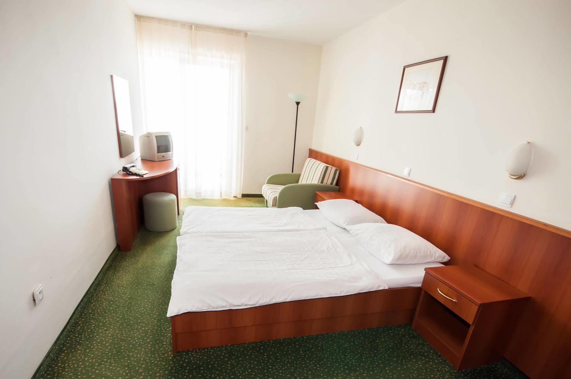 בוזאבה Hotel Lavanda מראה חיצוני תמונה